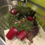 Adventskränze, die irgendwann brennen müssen...
