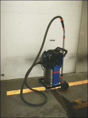 Wasser in Produktionshalle
