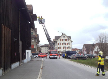 Sturmschaden, Blechdächer und Ziegel abgedeckt