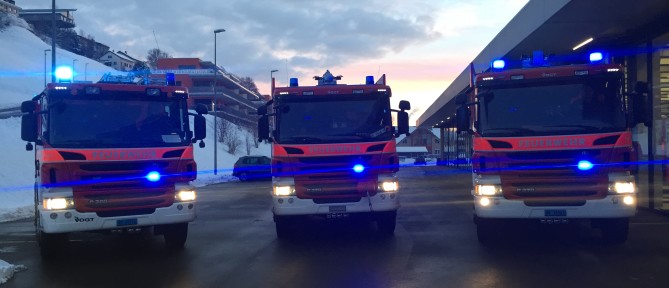 Zwei neue Einsatzfahrzeuge erhalten