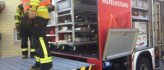 Verkehrsunfall zwischen Bahn und Personenwagen
