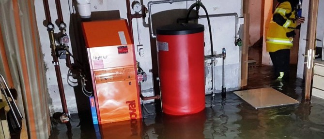 Wasser in Keller EFH nach Rohrleitungsbruch