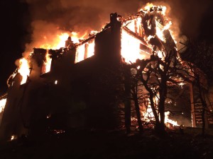 Brand beim eintreffen der Feuerwehr; eine Person mutmasslich vermisst...!