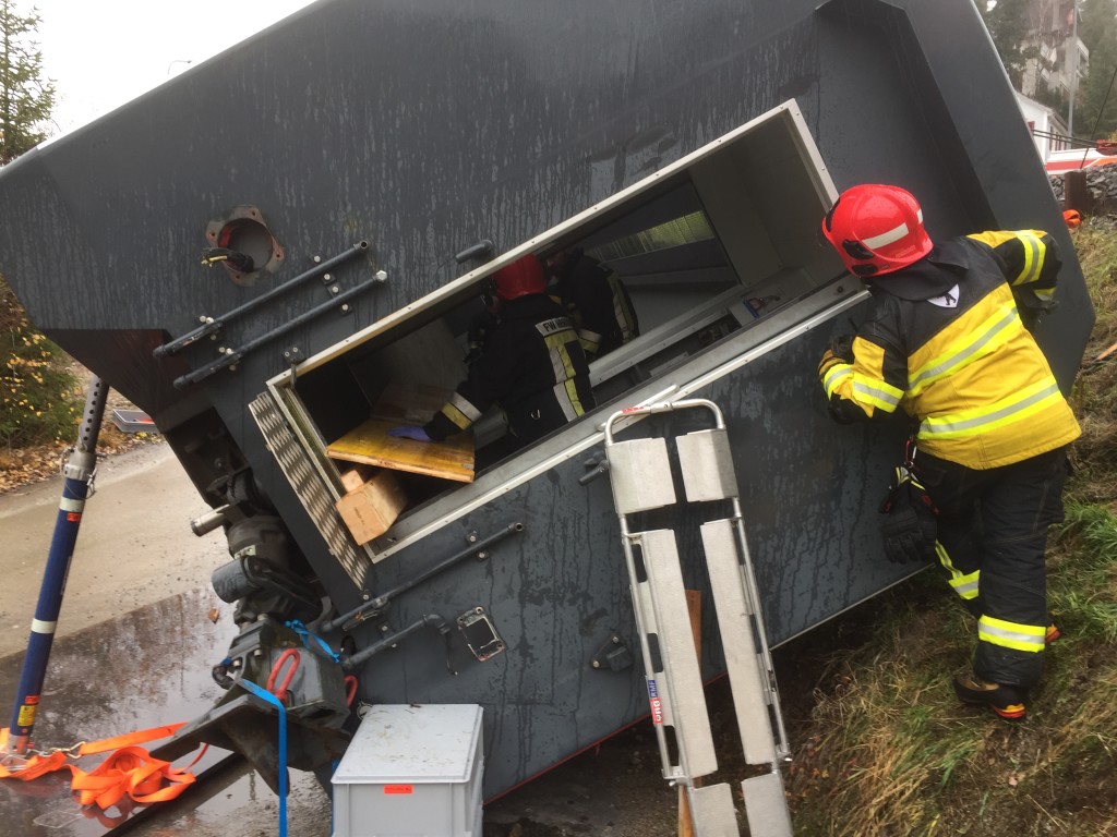 Rettungseinsatz im Bahnwagen