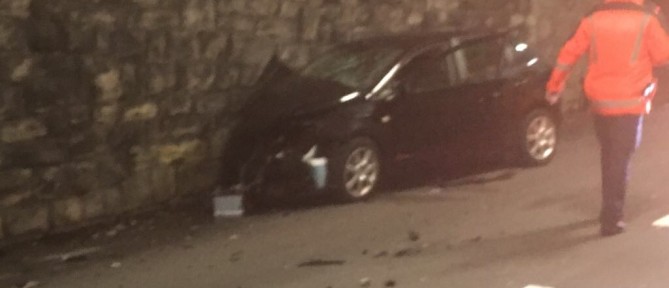 Verkehrsunfall mit vermeintlich eingeklemmter Person