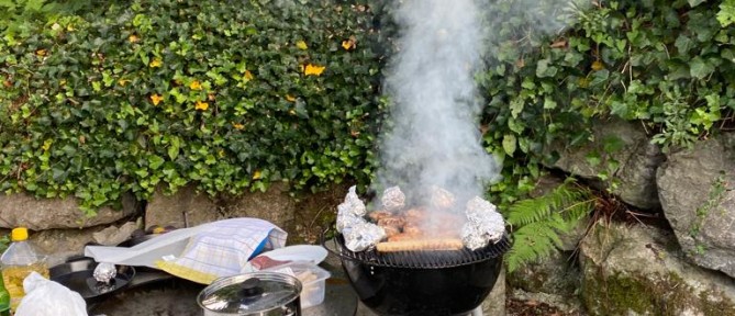 Weisser Rauch aus Dach