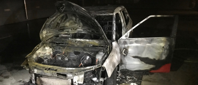 Auto brennt in Tiefgarage